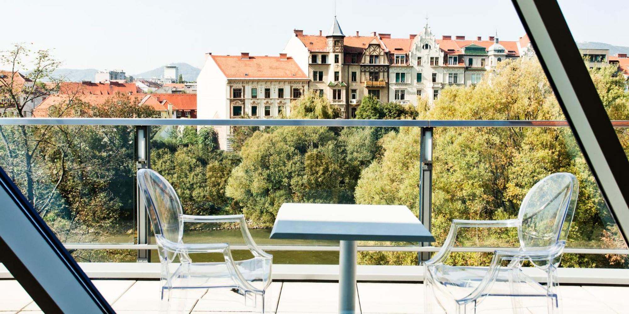 Schlossberghotel Graz Extérieur photo A balcony